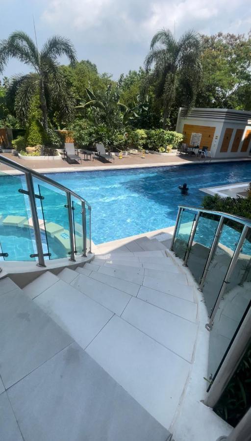 Lancris Residences 2 Bedroom Entire Apartment Near Airport With Pool Paranaque City Exteriör bild