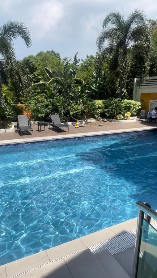 Lancris Residences 2 Bedroom Entire Apartment Near Airport With Pool Paranaque City Exteriör bild